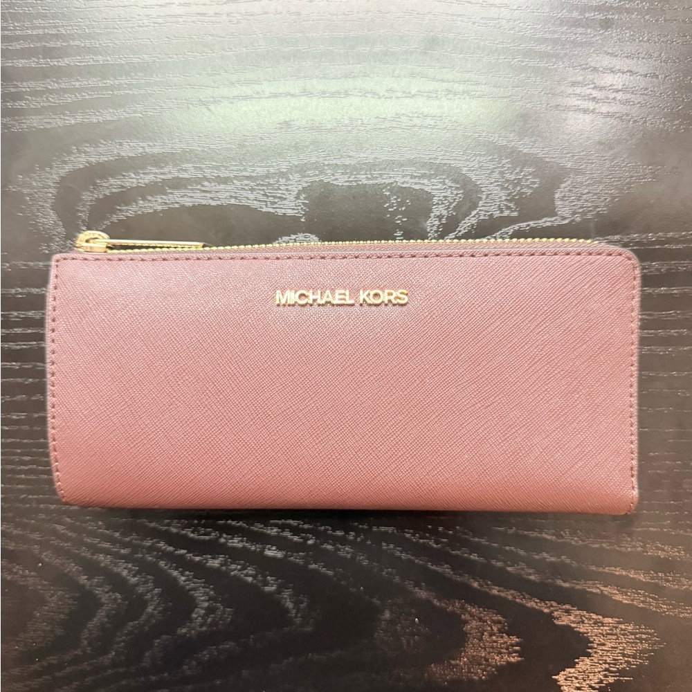 ✨ NWT! ✨ Michael Kors Jet Set Travel Large Saffiano Leather Quarter-Zip Wallet